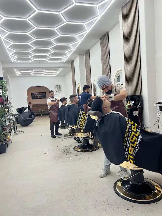 Bartpflege beim Barber: Konturen trimmen bei Bro's Barber in Kiel