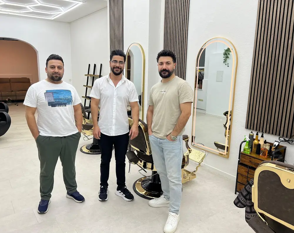 Das Team von Bro's Barber im Salon in der Gutenbergstraße in Kiel